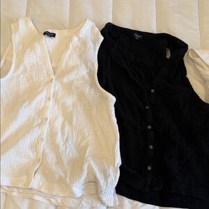 Two Large SPLENDID Women's Sleeveless Button-Up Tops - Black and White